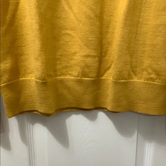 BANANA REPUBLIC Men's Gold Sweater